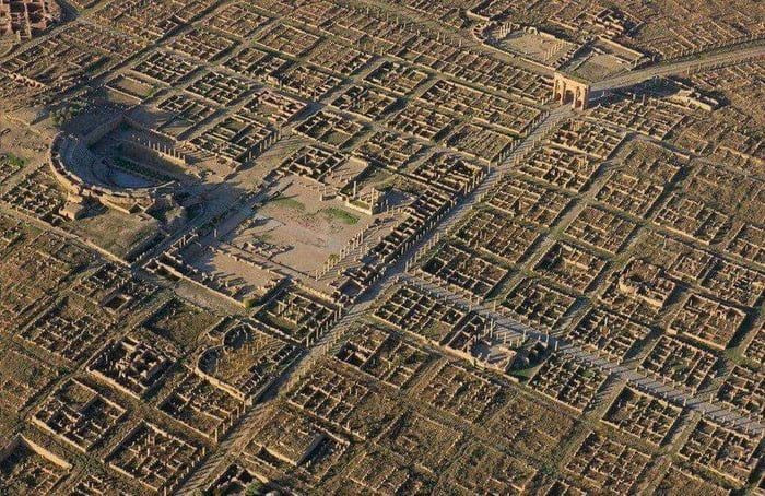  Di sản thế giới được UNESCO công nhận. Năm 1982, Timgad được UNESCO ghi danh Di sản Thế giới, không chỉ vì giá trị kiến trúc mà còn bởi vai trò quan trọng trong việc hiểu rõ quá trình La Mã hóa Bắc Phi cổ đại. Ảnh: Pinterest.