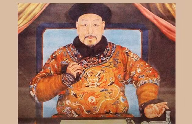 Tuy nhiên, không thể phủ nhận rằng Càn Long là một vị hoàng đế rất có tâm với văn hóa và nghệ thuật. Chính ông là người đã cho biên soạn “Tứ Khố Toàn Thư” – bộ bách khoa toàn thư đồ sộ nhất trong lịch sử Trung Quốc, và là người bảo hộ cho nhiều công trình thư tịch quý báu.