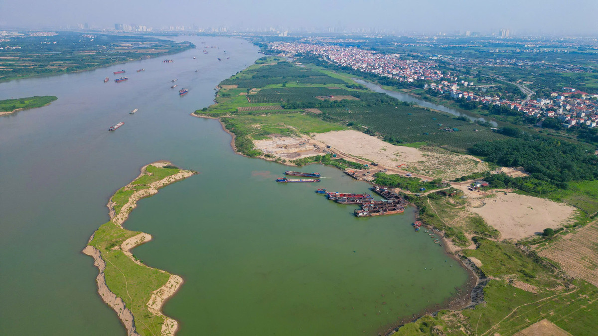 Đoạn từ cầu Thăng Long đến cầu Thanh Trì là khu vực đa chức năng: Khu công cộng, văn hóa, thương mại, vui chơi giải trí.