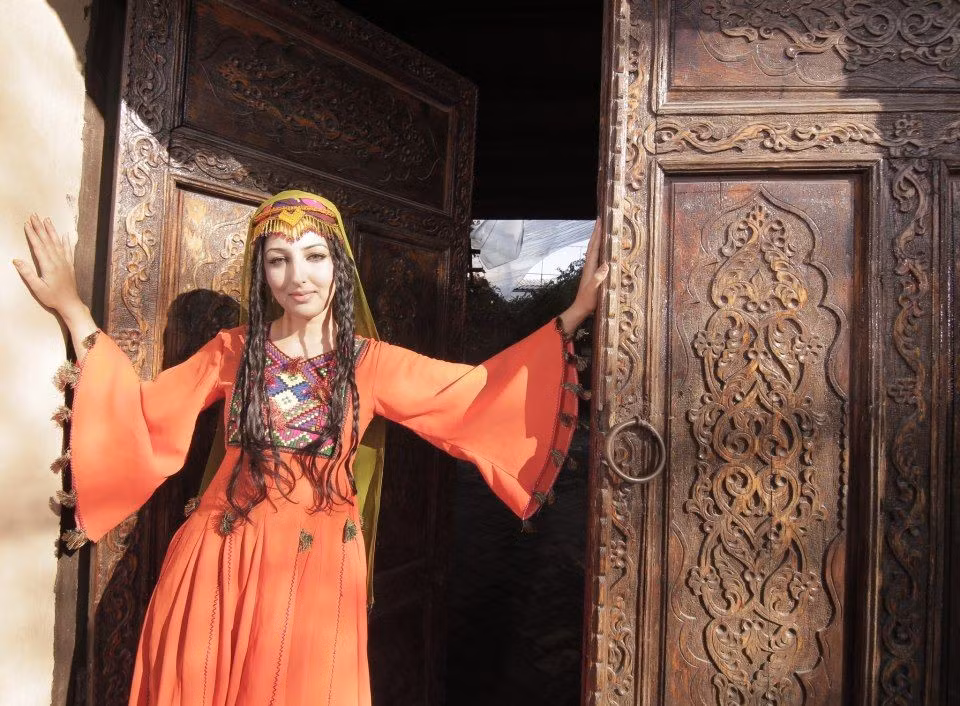  Văn hóa giàu bản sắc. Người Hazara có truyền thống âm nhạc, thơ ca và lễ hội riêng, phản ánh sự giao thoa giữa văn hóa Ba Tư và Trung Á. Ảnh: Pinterest.