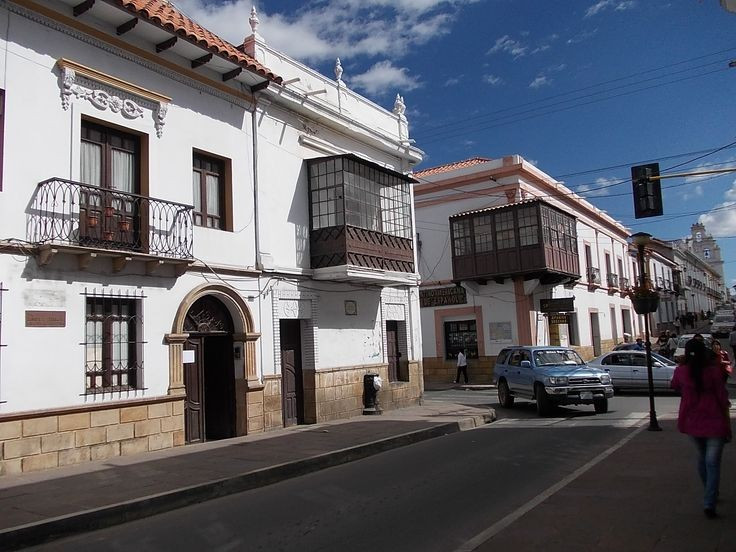  Là một trung tâm giáo dục lâu đời. Sucre là nơi đặt Đại học San Francisco Xavier, một trong những trường đại học lâu đời nhất châu Mỹ, được thành lập năm 1624. Trường này từng đóng vai trò quan trọng trong việc truyền bá tư tưởng khai sáng và phong trào độc lập ở khu vực Andes. Ảnh: Pinterest.