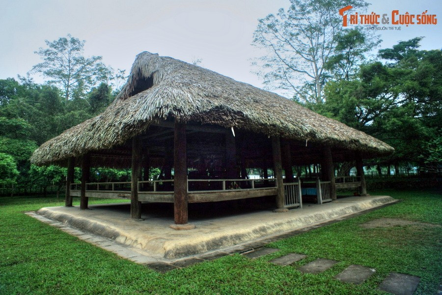 Sau buổi thảo luận sôi nổi, Đại hội đã thông qua 10 chính sách lớn của mặt trận Việt Minh, cũng là chính sách của nước Việt Nam mới khi giành độc lập. Đặc biệt, Đại hội quyết định toàn dân đứng lên khởi nghĩa vũ trang giành chính quyền trong bối cảnh tình thế cách mạng đã chín muồi.