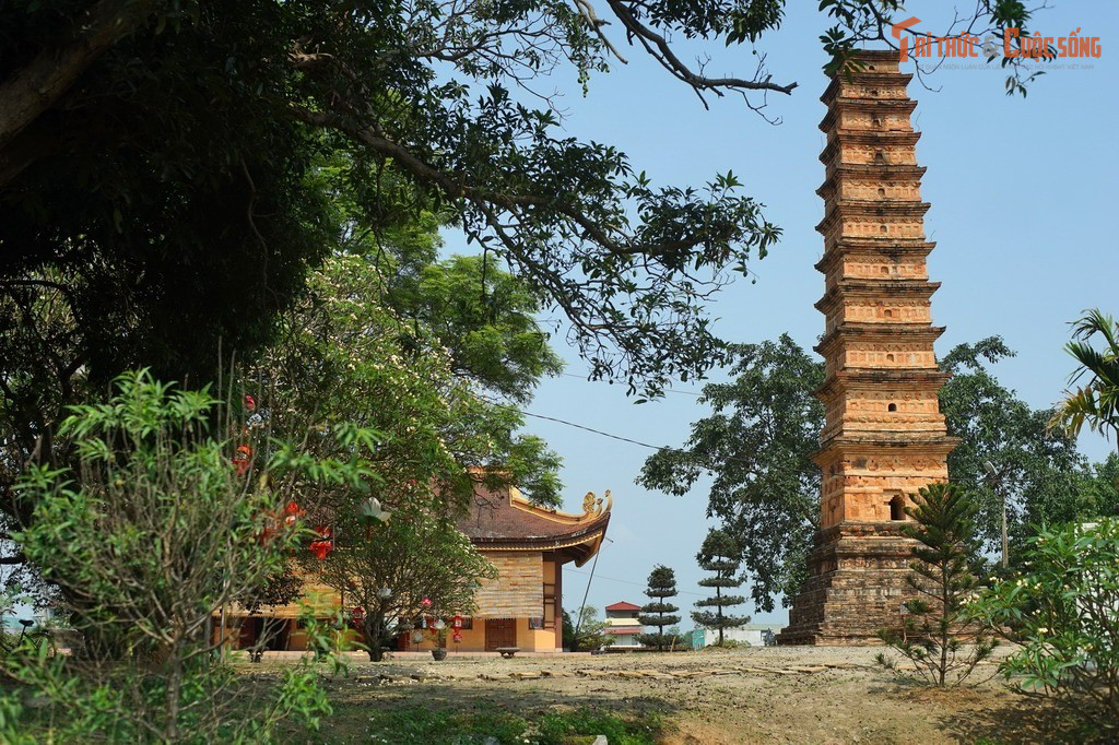 Kết cấu tháp hài hòa, nhỏ dần theo chiều cao. Mỗi tầng tháp thu nhỏ dần tạo dáng vươn cao thanh thoát, giúp công trình vừa bền vững vừa mang tính biểu tượng tâm linh hướng thượng.