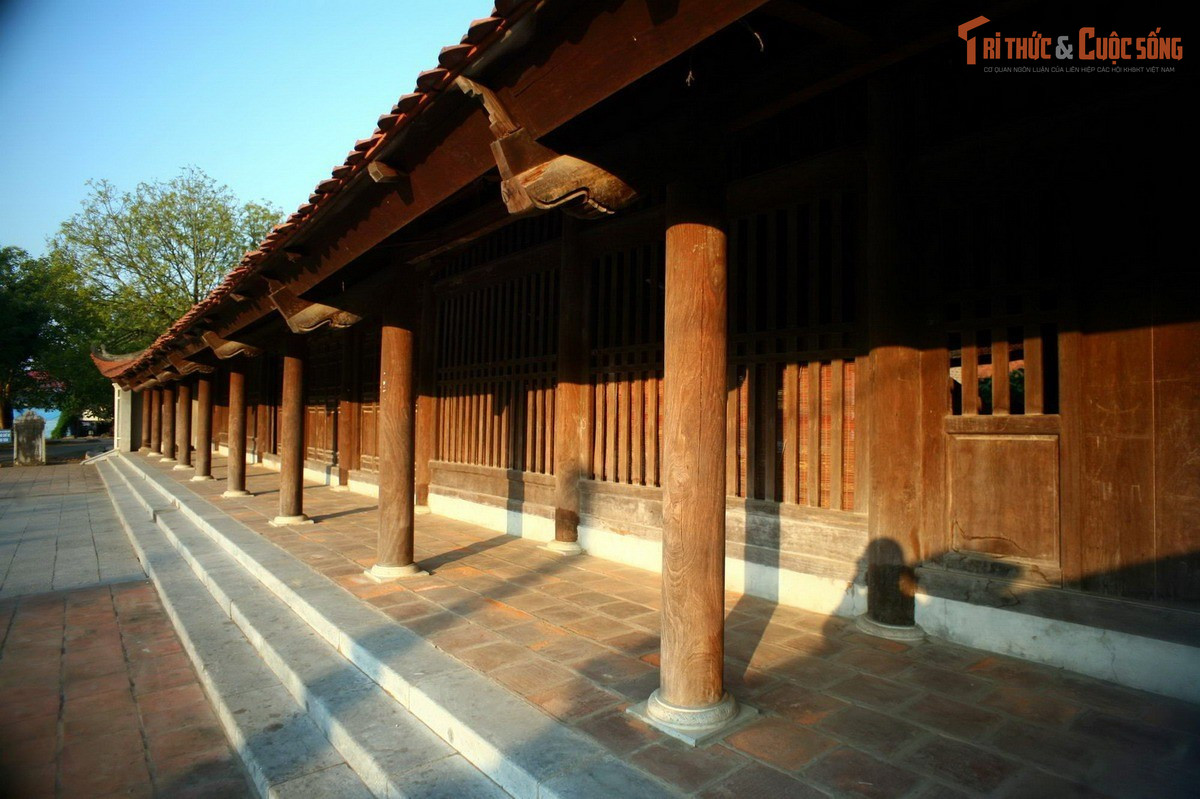 Lễ hội chùa Dâu là một trong những lễ hội Phật giáo cổ xưa nhất. Lễ hội diễn ra vào mùng 8-9 tháng Tư âm lịch, kết hợp nghi lễ Phật giáo với sinh hoạt tín ngưỡng dân gian.