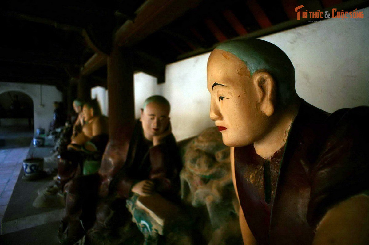 Truyền thuyết Man Nương gắn liền với lịch sử chùa. Câu chuyện Man Nương sinh ra Tứ Pháp phản ánh cách người Việt cổ tiếp nhận và bản địa hóa Phật giáo.