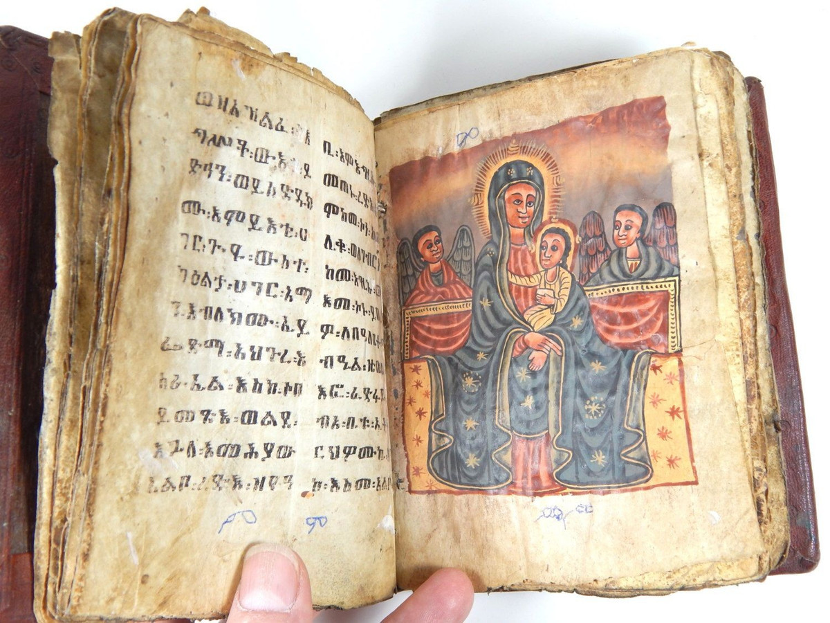  5. Ma quỷ và các thực thể siêu nhiên xuất hiện dày đặc. Bản thảo Ge’ez thường mô tả ma quỷ, thiên thần, linh hồn và sinh vật linh thiêng đóng vai trò trong các nghi lễ trừ tà và bảo vệ tâm linh. Ảnh: Pinterest.