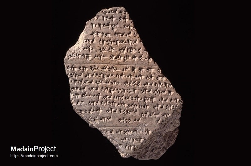  Trung tâm lưu trữ văn bản cổ quan trọng. Các nhà khảo cổ đã phát hiện hàng chục nghìn bảng đất sét tại Hattusa, ghi chép bằng chữ hình nêm. Chúng bao gồm luật pháp, nghi lễ, thư từ ngoại giao và hiệp ước, trong đó có hiệp ước hòa bình Hittite–Ai Cập nổi tiếng. Ảnh: madainproject.com.