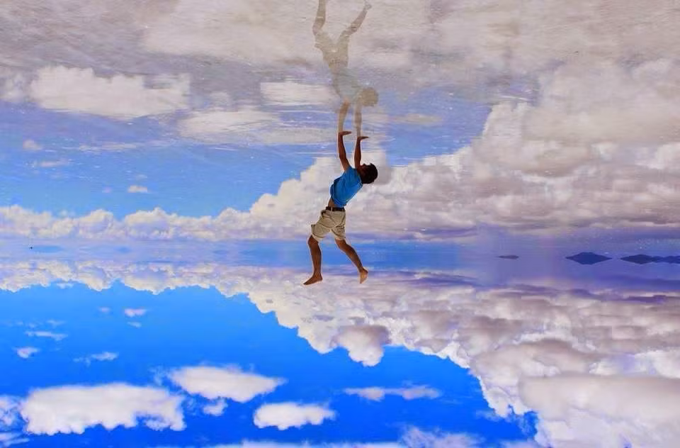  7. Điểm du lịch nổi tiếng. Mỗi năm, hàng trăm nghìn du khách đổ về để chiêm ngưỡng và chụp ảnh tại khung cảnh siêu thực này. Ảnh: Pinterest.