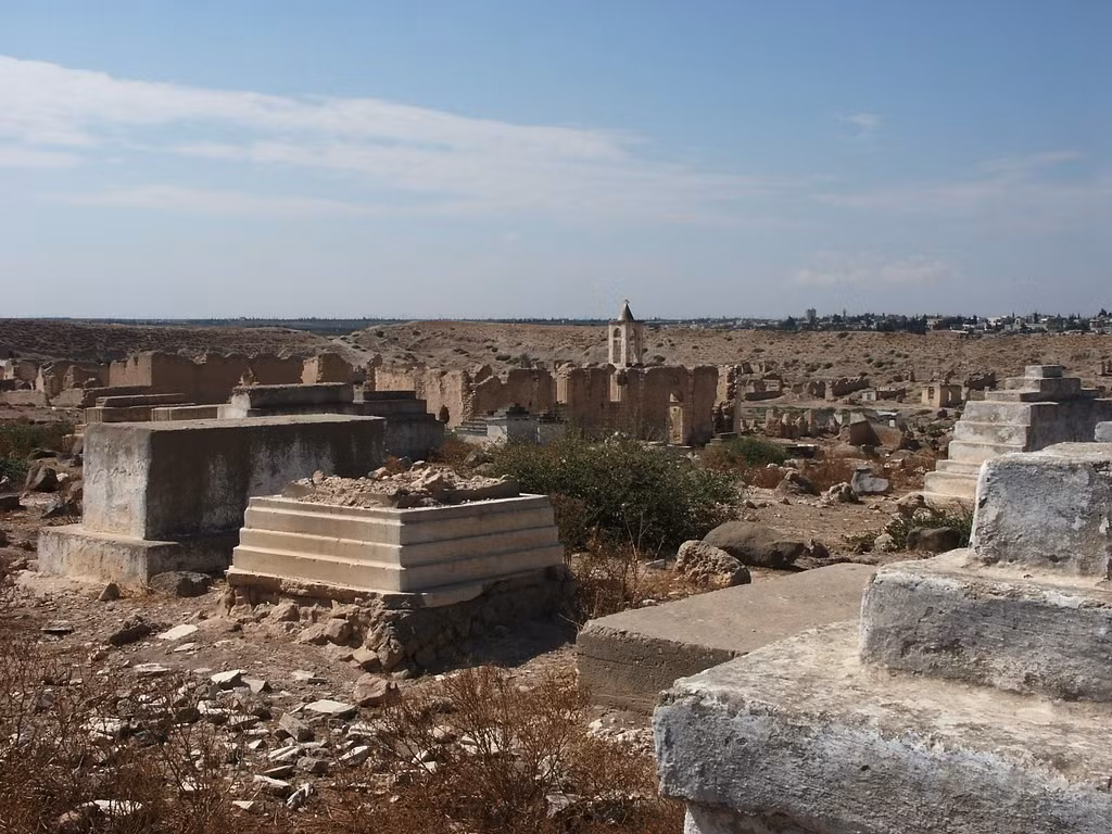  Bị phá hủy trong biến động lịch sử cổ đại. Khoảng thế kỷ 14 TCN, Qatna suy tàn và bị tàn phá trong các cuộc xung đột khu vực, nhiều khả năng liên quan đến sự bành trướng của đế chế Hittite. Sau đó, thành phố không bao giờ lấy lại vị thế huy hoàng ban đầu. Ảnh: staticflickr.com.