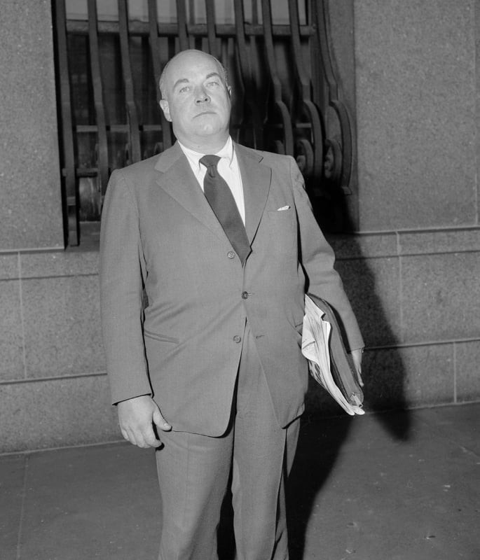 George Hunter White, giám sát viên khu vực New England của Cục Ma túy Liên bang Mỹ đã cung cấp các loại thuốc thử nghiệm như LSD cho công dân Mỹ ở New York và San Francisco.