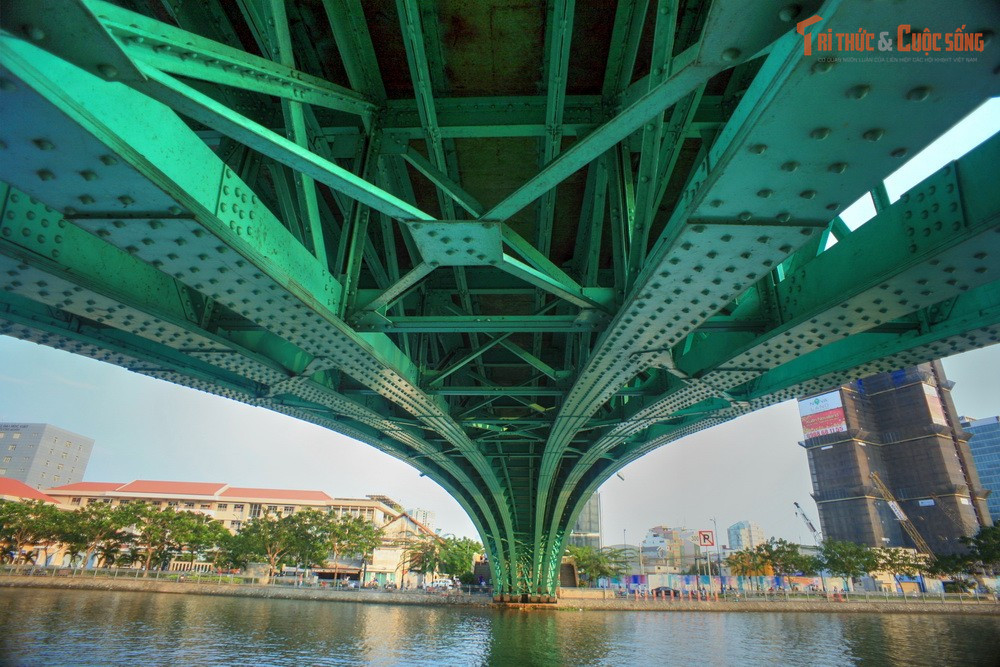 Cầu từng được tháo dỡ tạm thời. Khi xây dựng hầm Thủ Thiêm, cầu Mống được tháo ra và lắp lại nguyên trạng sau khi công trình hoàn thành.