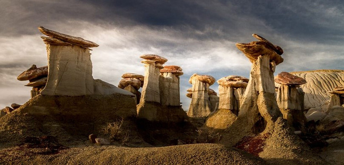 Nằm ở New Mexico, Mỹ, Khu vực nghiên cứu vùng hoang dã Ah-Shi-Sle-Pah (WSA) thu hút sự quan tâm của nhiều người. Điều này xuất phát từ việc vùng đất ở đây có những ' nấm đá' khổng lồ tuyệt đẹp.