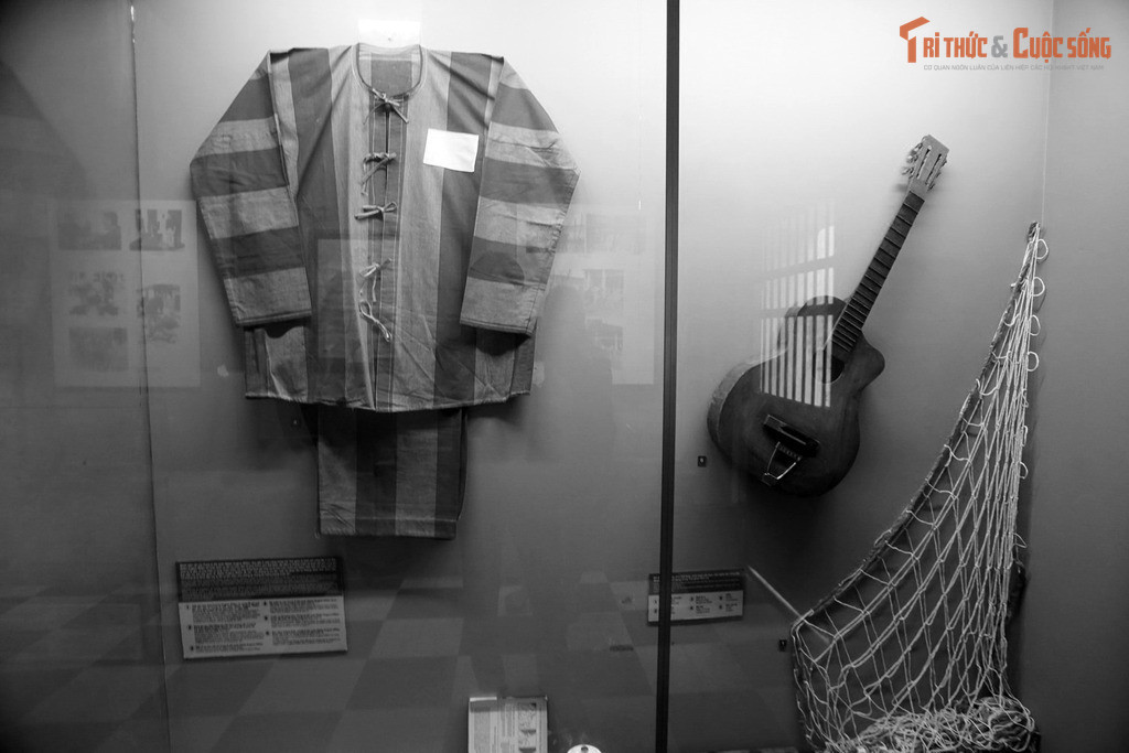 Trong cuộc kháng chiến chống Mỹ, nơi đây giam phi công Mỹ. Hỏa Lò từng được phía Mỹ gọi là “Hanoi Hilton”, nơi giam giữ các phi công bị bắn rơi trong chiến tranh.