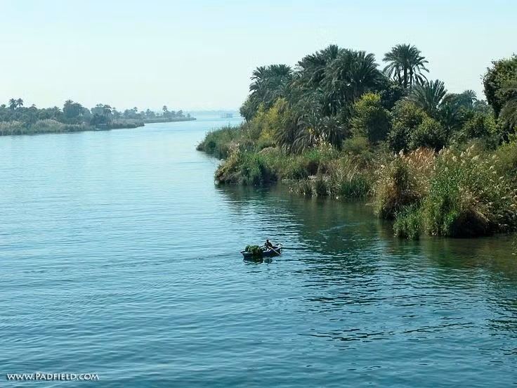  1. Sông Nile có hai nhánh chính là Nile Trắng và Nile Xanh. Nile Trắng bắt nguồn từ hồ Victoria, còn Nile Xanh khởi nguồn từ vùng cao nguyên Ethiopia – hai nhánh gặp nhau ở Khartoum (Sudan) trước khi đổ về phía Bắc. Ảnh: Pinterest.