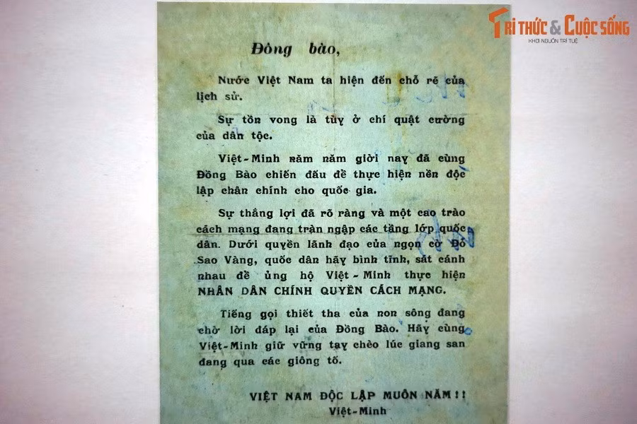 Truyền đơn của Mặt trận Việt Minh phát hành kêu gọi toàn thể đồng bào ủng hộ kháng chiến đánh đuổi Nhật - Pháp.