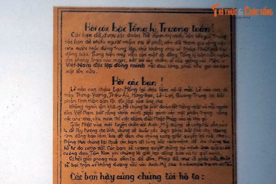 Lời kêu gọi các Tổng lý, Kỳ hào đi theo Cách mạng chống phát xít Nhật của Mặt trận Việt Minh năm 1945. Truyền đơn của Mặt trận Việt Minh phát hành kêu gọi toàn thể đồng bào ủng hộ kháng chiến đánh đuổi Nhật - Pháp.