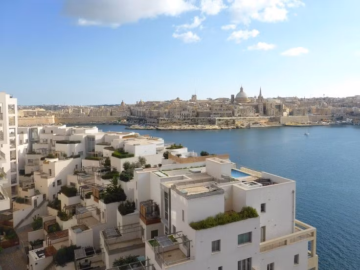  Góc nhìn tuyệt đẹp ra biển. Nằm trên bán đảo hướng ra Địa Trung Hải, Valletta sở hữu nhiều điểm ngắm cảnh ngoạn mục, đặc biệt là các bến cảng tự nhiên rộng lớn. Ảnh: Pinterest.