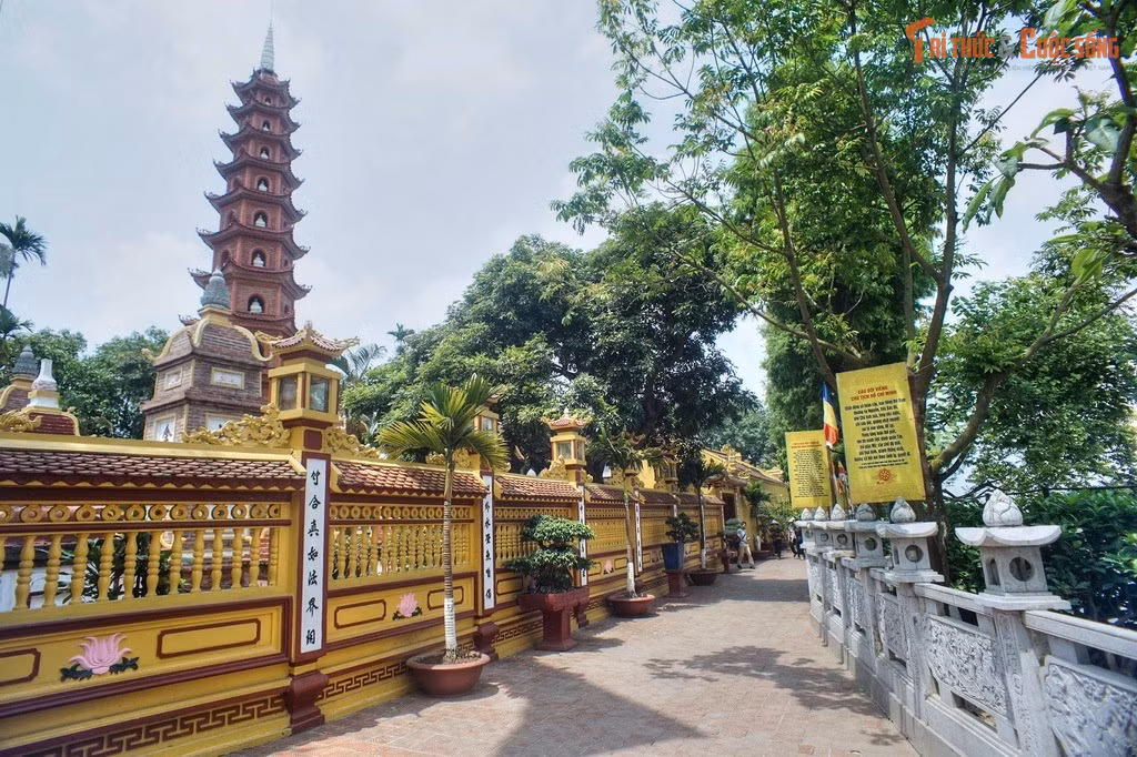 Từng được vinh danh trên truyền thông quốc tế. Năm 2016, chùa Trấn Quốc được một tạp chí nước ngoài xếp vào danh sách những ngôi chùa đẹp nhất thế giới.