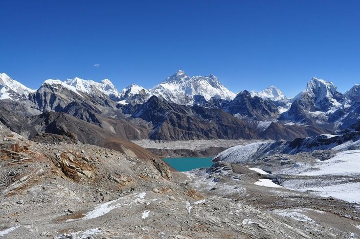  Sagarmatha là vườn quốc gia bao trùm đỉnh Everest cao nhất thế giới. Vườn quốc gia Sagarmatha được thành lập năm 1976, bao gồm đỉnh Chomolungma / Everest cao 8.848 m - một biểu tượng toàn cầu của địa lý và thám hiểm. Ảnh: Pinterest.