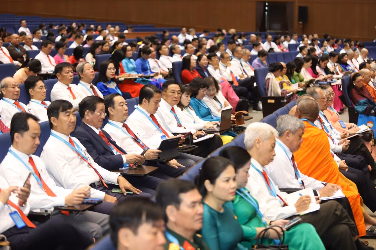 Đại biểu dự phiên làm việc đầu tiên của Đại hội. Ảnh: Ngô Tùng