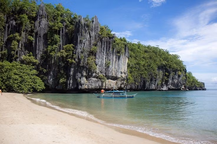  Nằm trên đảo Palawan. Khu vực Vườn quốc gia sông ngầm Puerto Princesa tọa lạc được xem là một trong những nơi có đa dạng sinh học cao nhất Philippines. Ảnh: Pinterest.