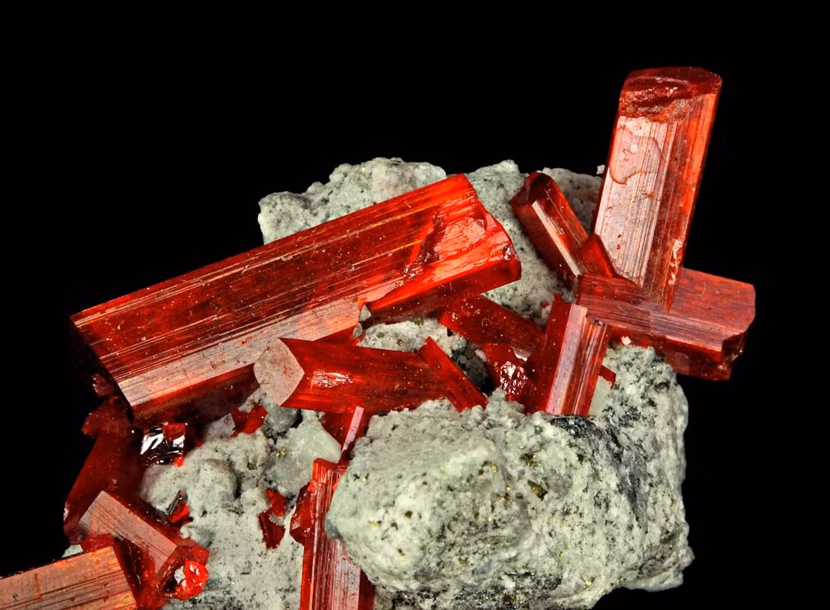  Xuất hiện trong nhiều truyền thuyết. Trong văn hóa Trung Hoa, Realgar được cho là có thể xua đuổi tà ma và rắn độc, thường được uống với rượu trong lễ Đoan Ngọ. Ảnh: Pinterest.