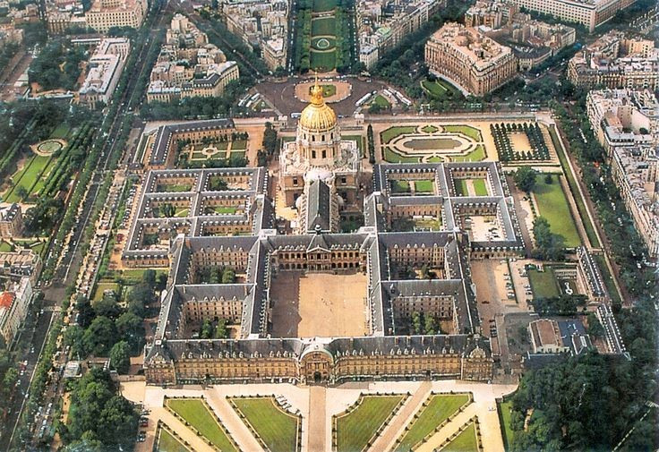  Là tổ hợp nhiều bảo tàng quân sự quan trọng. Les Invalides hiện nay là nơi đặt Bảo tàng Quân đội Pháp (Musée de l’Armée), trưng bày lịch sử chiến tranh từ Trung Cổ đến hiện đại. Ảnh: Pinterest.