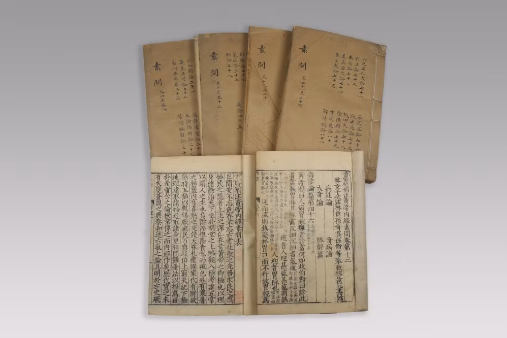  7. Có ảnh hưởng lớn đến y học các nước Đông Á. Nội dung của sách có ảnh hưởng sâu sắc đến nền y học Nhật Bản, Triều Tiên và Việt Nam, đặt nền móng cho y học phương Đông nói chung. Ảnh: museum.njucm.edu.cn.