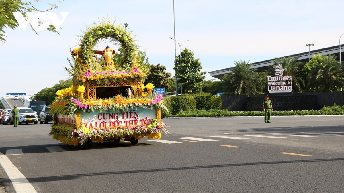 Cung tiễn xá lợi Đức Phật ra sân bay Quốc tế Đà Nẵng