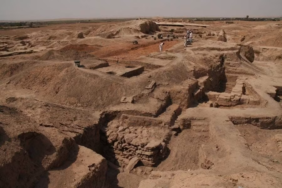  Ngôn ngữ sử dụng ở Mari là tiếng Akkad. Đây là ngôn ngữ chung của vùng Lưỡng Hà, được dùng trong thư tín giữa các vương quốc. Ảnh: archeologie.culture.gouv.fr.