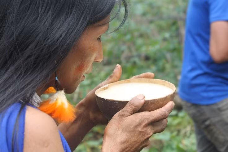  Niềm tin tâm linh gắn với linh hồn thiên nhiên. Người Shuar tin vào các linh hồn như arútam – nguồn sức mạnh và bảo hộ tinh thần, có thể đạt được thông qua nghi lễ và trải nghiệm tâm linh sâu sắc trong rừng. Ảnh: Pinterest.