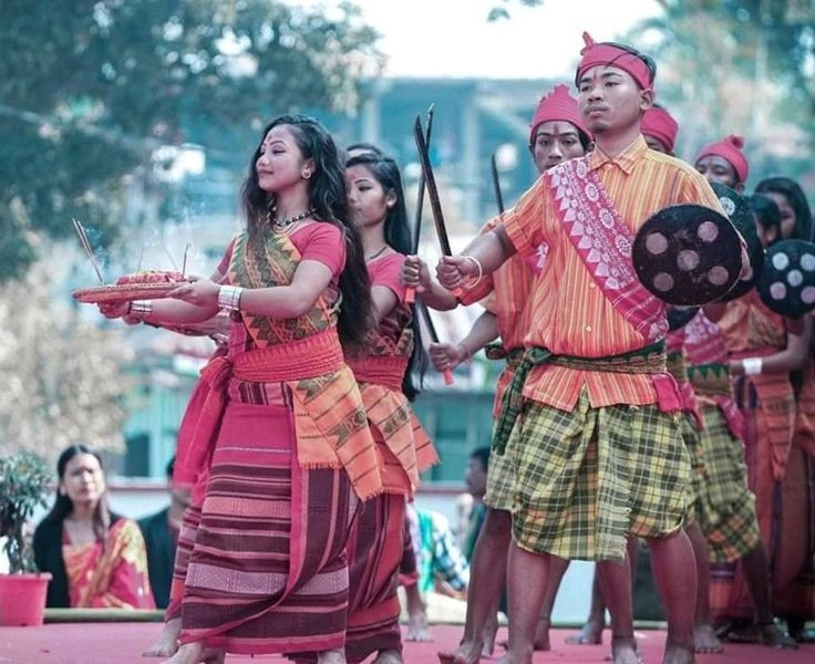  Cư trú chủ yếu tại bang Assam. Tộc người Bodo tập trung đông nhất ở bang Assam, đặc biệt tại Khu tự trị Bodoland. Ngoài ra, họ còn sinh sống rải rác ở các bang lân cận như West Bengal và Meghalaya, tạo nên cộng đồng đa dạng nhưng gắn kết. Ảnh: Pinterest.
