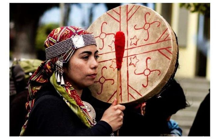  Có hệ thống xã hội truyền thống đặc sắc. Cộng đồng Mapuche được tổ chức theo các dòng họ và thủ lĩnh địa phương. Ảnh: Pinterest.