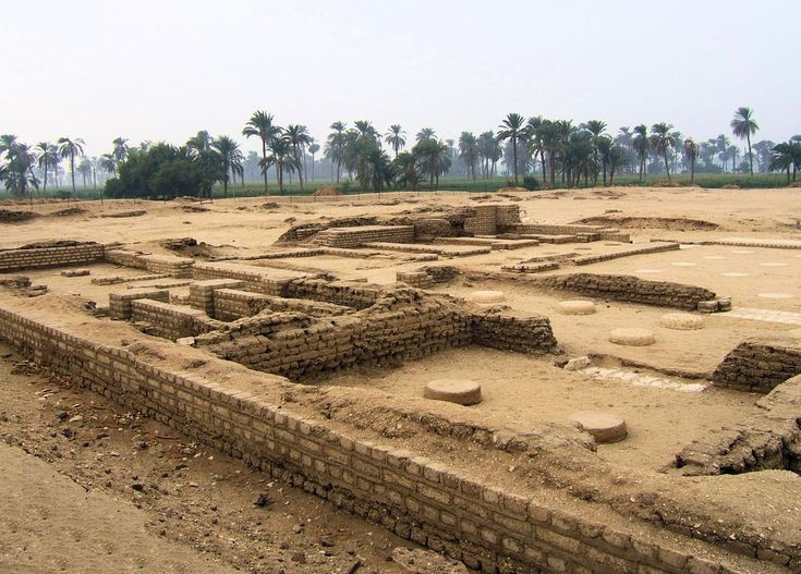  Giá trị khảo cổ vượt xa quy mô hiện tại. Dù chỉ còn tàn tích, Amarna giúp giới nghiên cứu hiểu rõ đời sống đô thị, tôn giáo và chính trị Ai Cập cổ đại trong một giai đoạn cải cách ngắn ngủi nhưng đầy biến động. Ảnh: Pinterest.