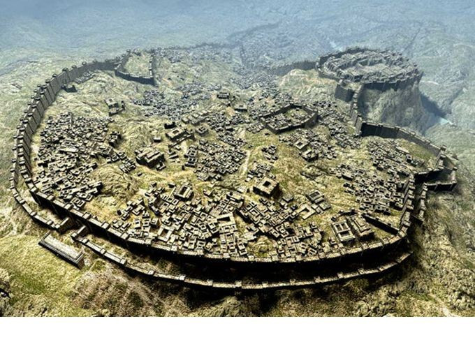  Được xây dựng giữa địa hình núi đá hiểm trở. Thành phố nằm trên vùng cao nguyên đá vôi gồ ghề, được bao bọc bởi thung lũng và sườn núi. Địa thế này giúp Hattusa dễ phòng thủ, đồng thời phản ánh tư duy quân sự chiến lược của người Hittite. Ảnh: Pinterest.