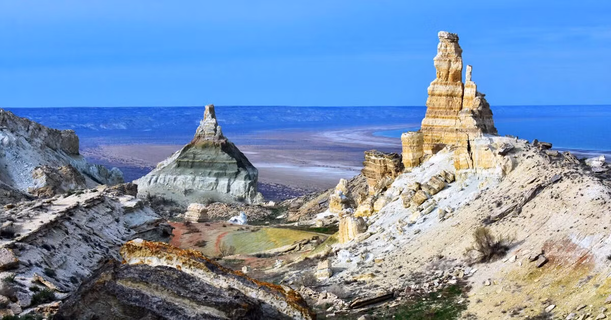  Thuộc loại hoang mạc lạnh. Khác với hình dung phổ biến về sa mạc nóng bỏng, nhiều khu vực của Turan là hoang mạc lạnh. Nhiệt độ mùa hè có thể rất cao, nhưng mùa đông lại lạnh giá, đôi khi xuống dưới 0°C và có tuyết rơi, tạo nên sự chênh lệch nhiệt độ lớn giữa các mùa. Ảnh: unesco.org.