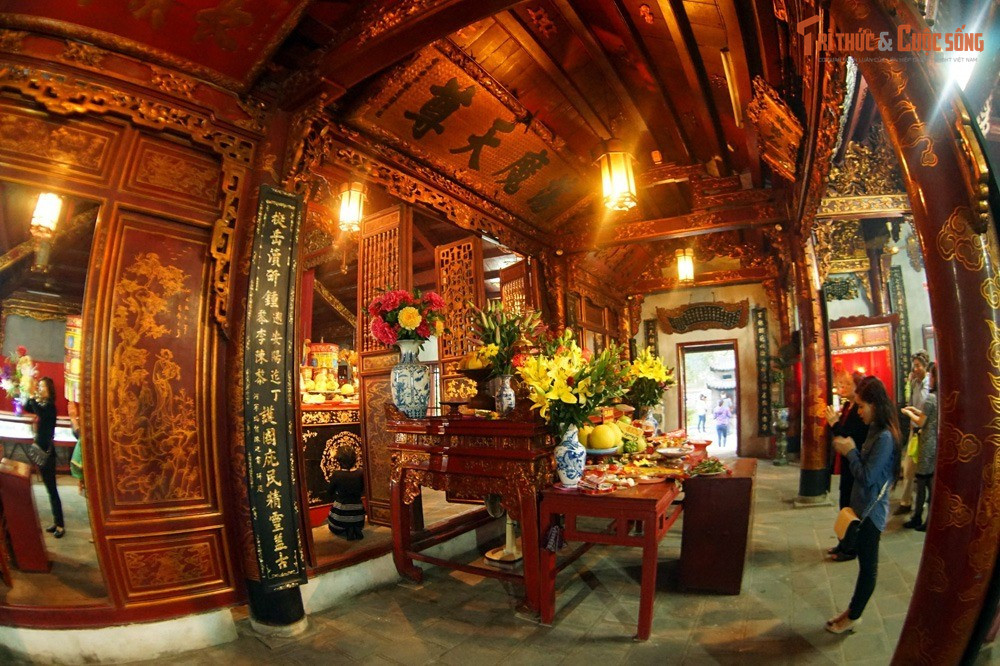 Đền thờ Huyền Thiên Trấn Vũ – vị thần tối cao phương Bắc. Huyền Thiên Trấn Vũ là vị thần trấn giữ phương Bắc trong Đạo giáo, biểu tượng cho sức mạnh trừ tà, trấn áp tai ương và bảo vệ quốc gia.