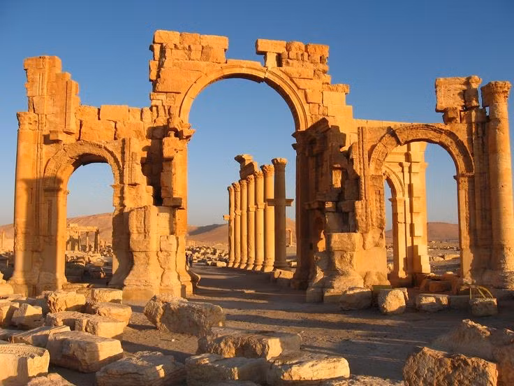  Gắn với tên tuổi hoàng hậu Zenobia huyền thoại. Bà từng lãnh đạo Palmyra chống lại Đế quốc La Mã, xây dựng vương quốc hùng mạnh độc lập. Ảnh: Pinterest.