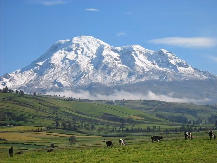  3. Chimborazo từng được cho là ngọn núi cao nhất thế giới. Trước khi có các phép đo chính xác về độ cao của Himalaya, Chimborazo từng được các nhà thám hiểm châu Âu thế kỷ 18 xem là đỉnh núi cao nhất thế giới. Ảnh: Pinterest.