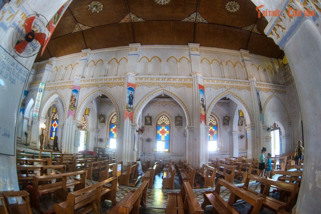 Điểm đến văn hóa – du lịch đặc sắc của miền Trung. Ngày nay, nhà thờ Mằng Lăng thu hút đông đảo du khách không chỉ bởi kiến trúc cổ kính, mà còn bởi giá trị lịch sử gắn với chữ viết và bản sắc văn hóa Việt Nam.