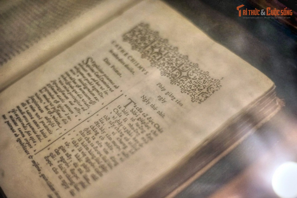 Nơi bảo tồn cuốn sách chữ Quốc ngữ đầu tiên. Hầm của nhà thờ hiện lưu giữ bản sao cuốn “Phép giảng tám ngày” của linh mục Alexandre de Rhodes, được in năm 1651, được xem là cuốn sách chữ Quốc ngữ đầu tiên của Việt Nam.