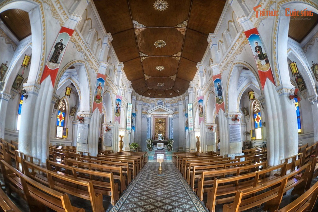 Liên hệ mật thiết với Á thánh Anrê Phú Yên. Nhà thờ Mằng Lăng là nơi thờ Á thánh Anrê Phú Yên, vị tử đạo đầu tiên của Giáo hội Công giáo Việt Nam, qua đời năm 1644.