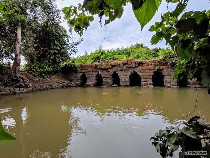  Mạng lưới kênh đào chằng chịt. Hàng trăm kilômét kênh đào liên kết hồ chứa, sông ngòi và ruộng đồng, tạo thành hệ thống phân phối nước hiệu quả và linh hoạt. Ảnh: Pinterest.