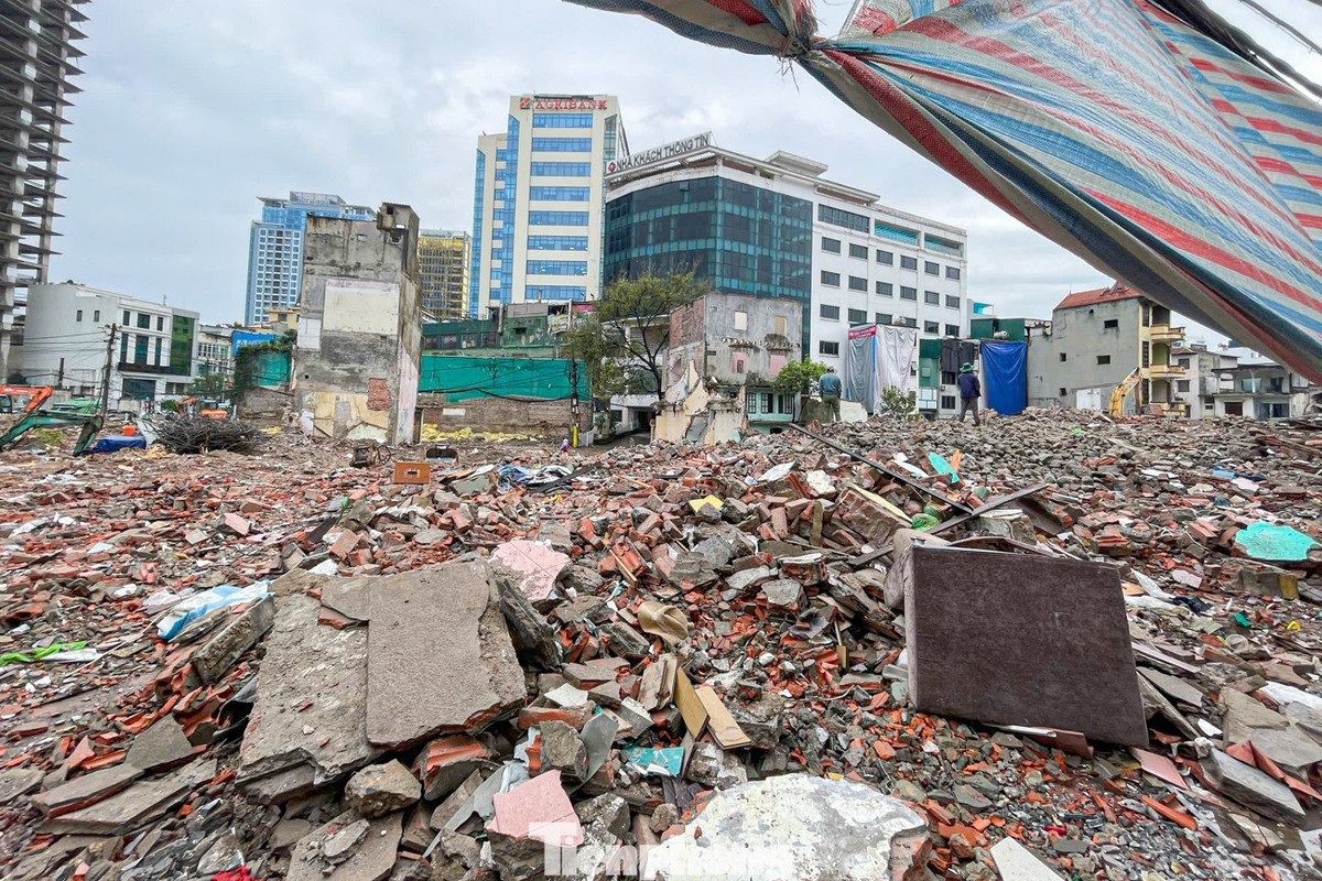 Công trình có tổng mức đầu tư hơn 7.200 tỉ đồng từ ngân sách thành phố. Dự án được phê duyệt từ tháng 12.2017, dự kiến hoàn thành năm 2020, nhưng chậm tiến độ do vướng mắc GPMB.