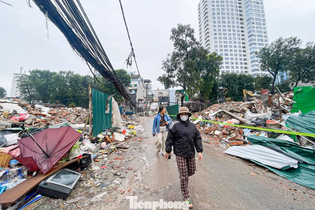 Mặt bằng hai bên đường Nguyên Hồng nằm trong dự án được giải tỏa.