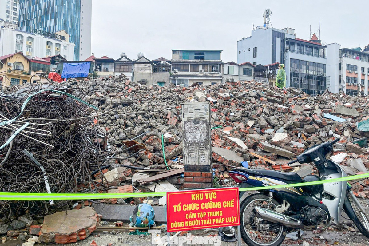 Khu vực GPMB được lực lượng chức năng rào tôn, barie, chăng dây, treo biển cảnh báo.