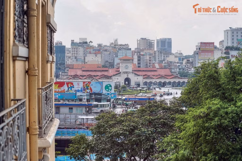 Biểu tượng xuất hiện trên nhiều vật phẩm lưu niệm và quảng bá du lịch. Hình ảnh cổng chợ Bến Thành xuất hiện trên tem, poster và đồ lưu niệm như một dấu hiệu đặc trưng của TP HCM.