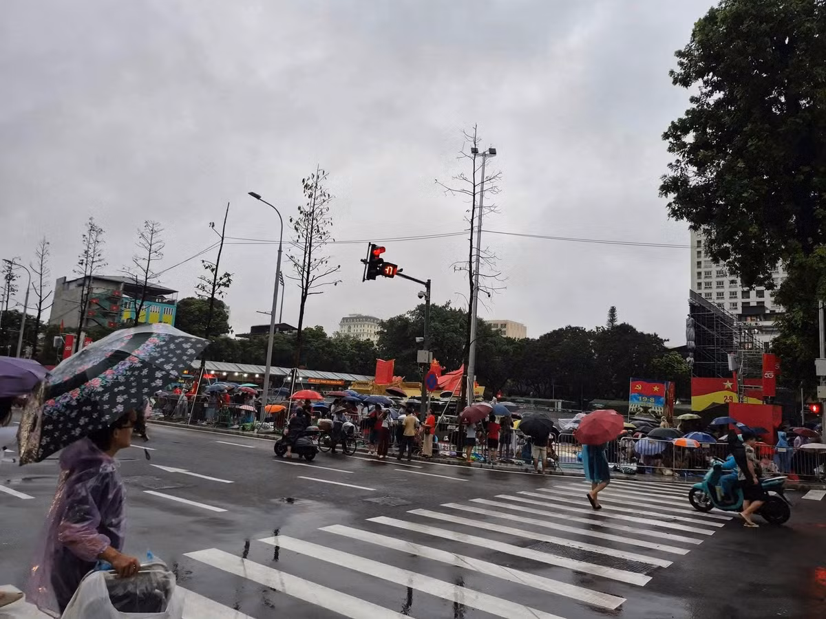 Một số hình ảnh do Báo Tri thức &amp; Cuộc sống ghi nhận sáng nay.