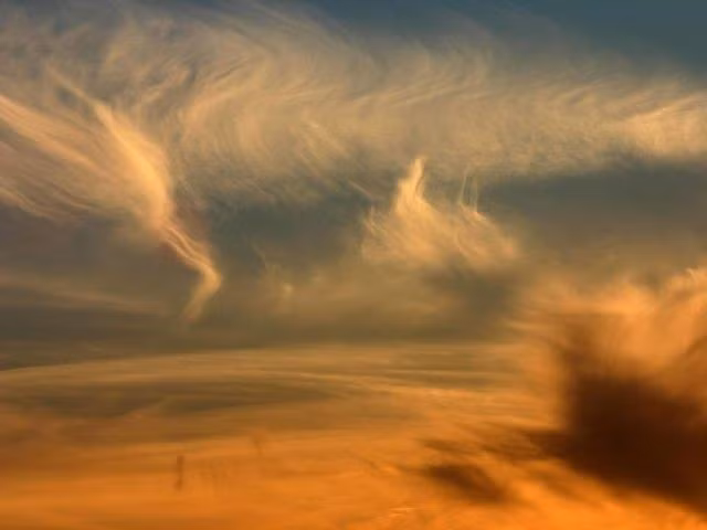  5. Giả thuyết bão cát. Nhiều học giả cho rằng một trận bão cát khổng lồ đã chôn vùi cả đội quân trong vài giờ. Ảnh: Pinterest.