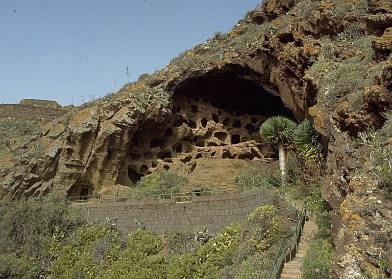  Được người Guanche cổ tạo dựng. Di tích này gắn liền với cư dân bản địa tiền Tây Ban Nha trên quần đảo Canary, thường được gọi chung là người Guanche, tồn tại trước thế kỷ 15. Ảnh: showcaves.com.